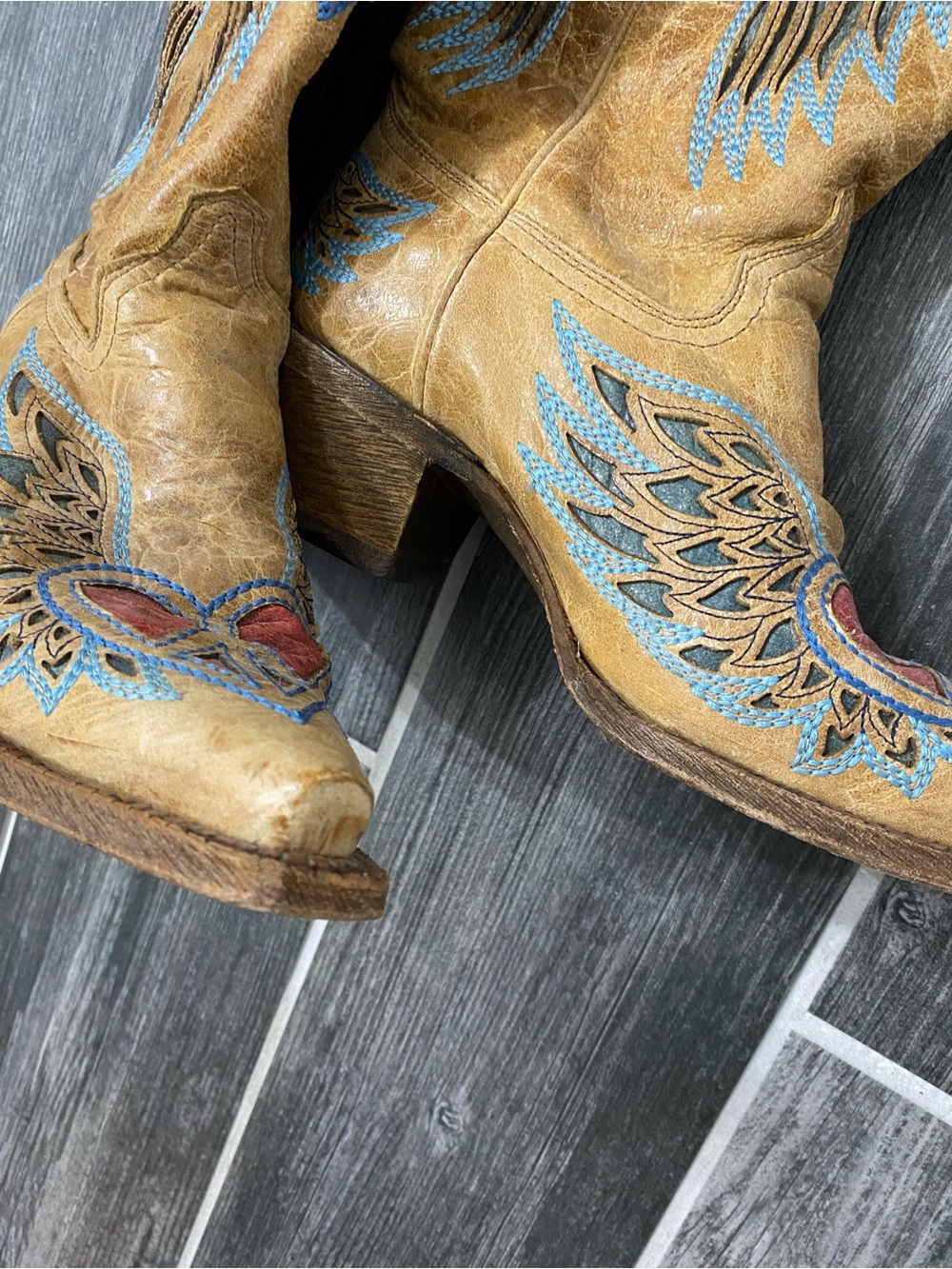 Corral Vintage Heart and Wing Boots 8M - Picture 4 of 10